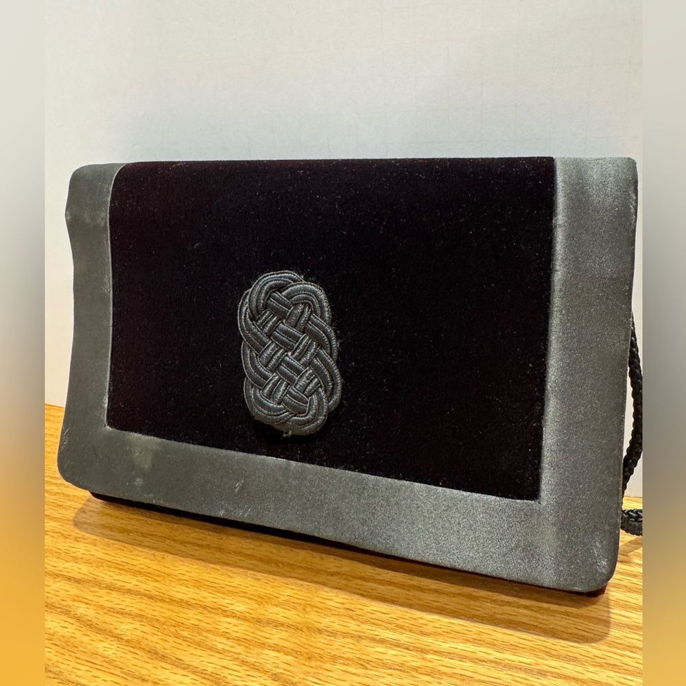 Vintage 90’s Black Velvet and satin clutch or Crossbody Bag - Picture 2 of 11